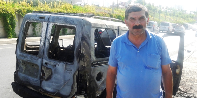 15 dakika önce satın aldığı araba alev alev yandı