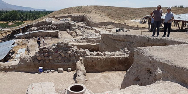 Kınık Höyük'te bir tapınak daha bulundu