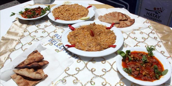En lezzetli yemeği yapmak için yarıştılar