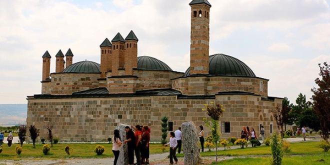 Beş asırlık külliye kardeşliğe kucak açıyor