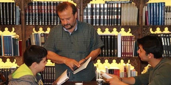 Kütüphane kurmak sevdası oldu