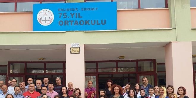 Bu okul bursluluk sınavından iki birinci çıkardı
