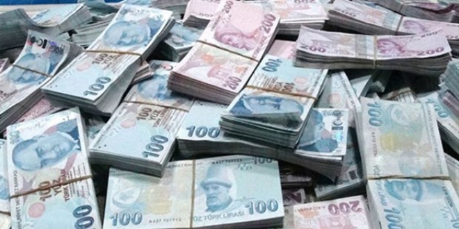 Hırsızlar hac ve düğün için biriktirilen 100 bin lirayı çaldı