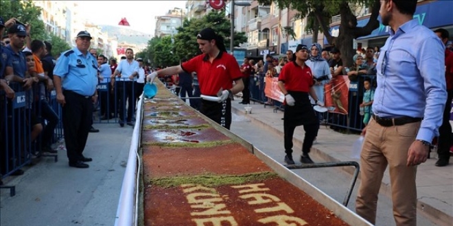 Hatay'ın ana vatana katılışı 79 metrelik künefeyle kutlandı