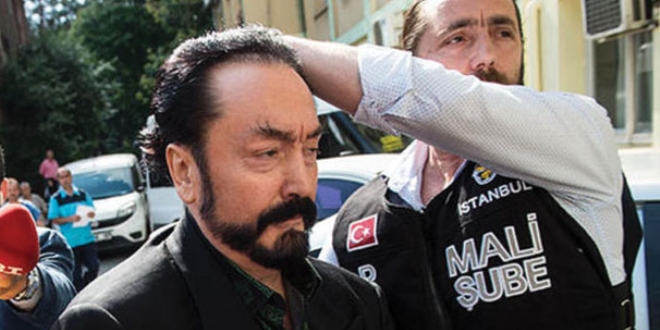 Adnan Oktar'a 'Tayyip'i asarlar şimdi' sözü hatırlatılmış