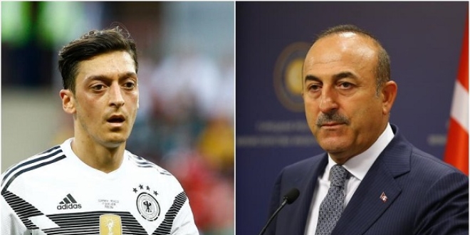 Çavuşoğlu, Mesut Özil ile telefonda görüştü