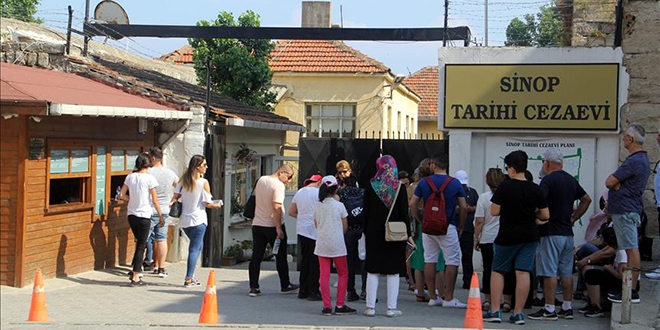 Tarihi cezaevi tatilcilerin urak noktas oldu