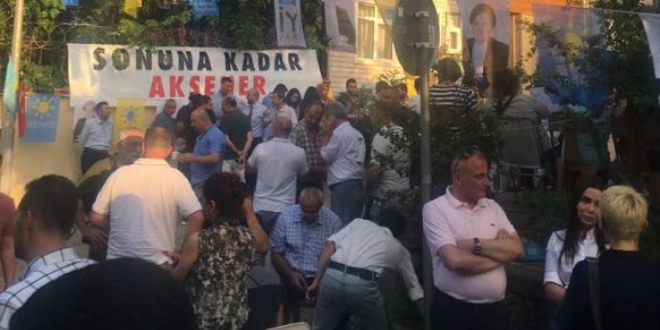 İYİ Partililerin Akşener nöbeti devam ediyor