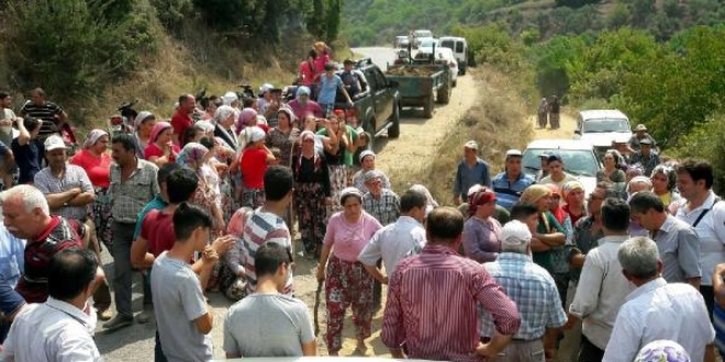 Köylüler 3 memuru alıkoydu, saatlerce ikna olmadılar