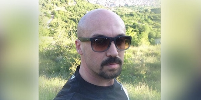 Öğretim görevlisi ağaca asılı olarak ölü bulundu