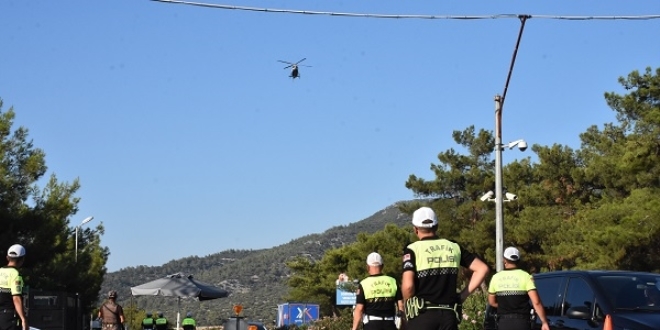 Fethiye'de helikopter destekli trafik uygulamas