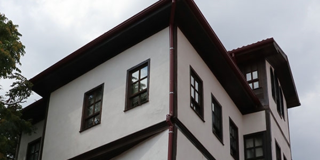 Tarihi konak 'millet kıraathanesi' oldu