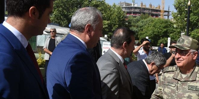Genelkurmay Başkanı Orgeneral Güler, İzmir'de birlikleri denetledi