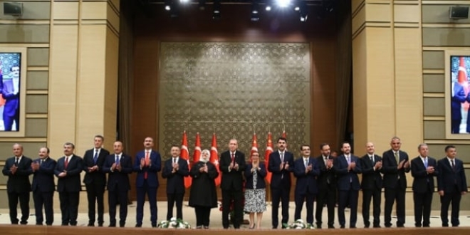 AK Parti'de yeni bakanlar için siyasete uyum çalışması