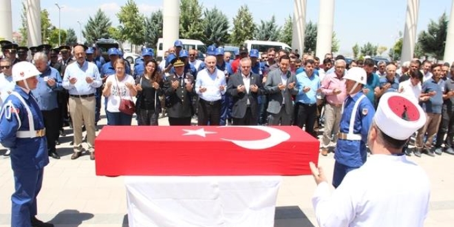 Yarbay, trafik kazasında hayatını kaybetti