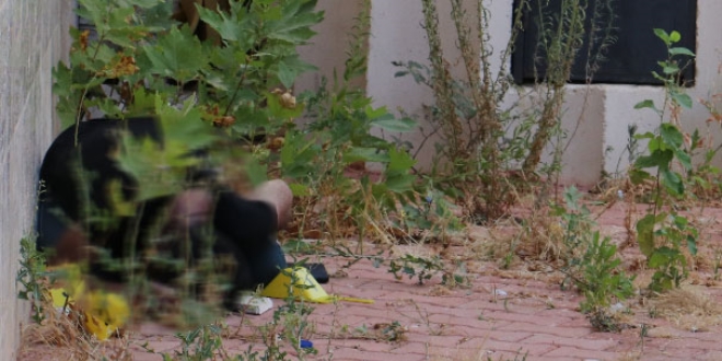 Cami avlusunda yüksek dozda uyuşturucudan öldü