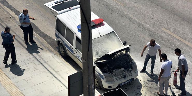 Polis otosu, seyir halindeyken alev aldı