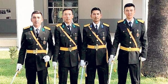 Kırgız Türkleri'nin ilk subayları TSK'ya katıldı