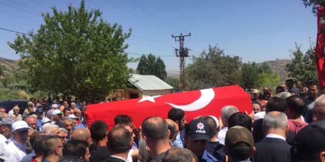 Sivil memurun şehit ettiği polis memuru toprağa verildi