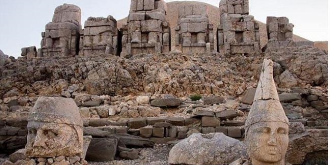 'Dünya mirası' Nemrut'a ziyaretçi akını