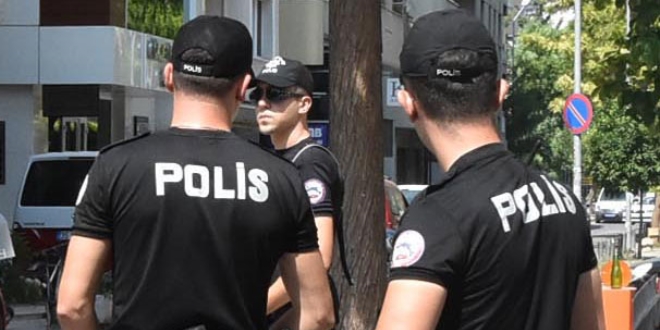 Kritik ziyaret öncesi Rahip'in evinin önünde alarm