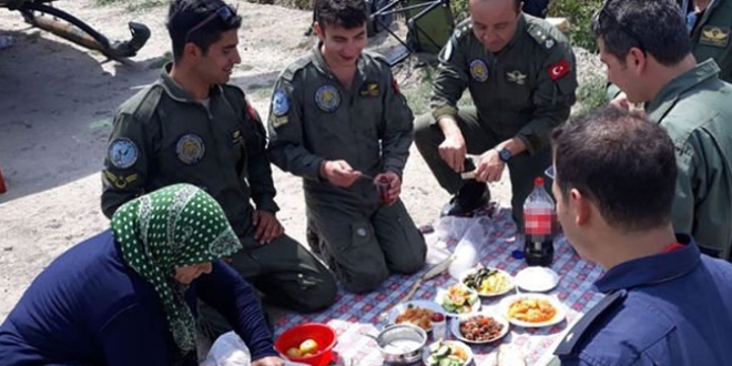 Köylülerden askere yürek ısıtan ikram