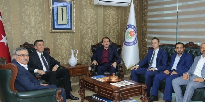 Bakan Selçuk, Eğitim Bir Sen'i ziyaret etti