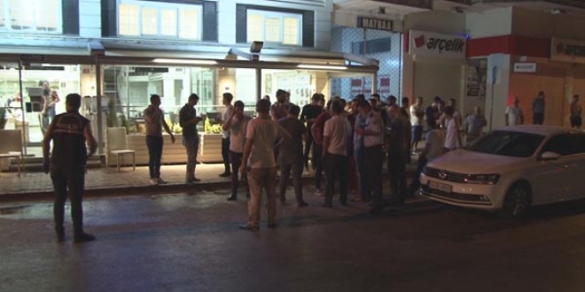 Kadına laf attığı iddiasıyla darp edilen şahıs kafeyi yakmaya çalıştı