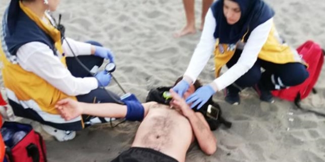 Genç kızı kurtarayım derken kendileri boğuluyordu