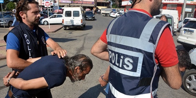 Arızalanan otomobillerini götürmek için otomobil çalmışlar