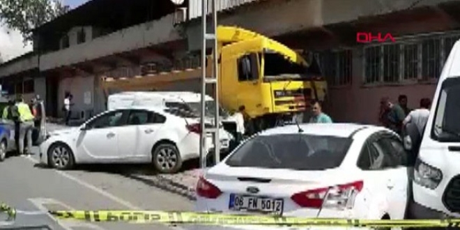 İstanbul'da ehliyetsiz kamyon sürücüsü dehşeti