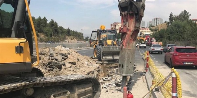 Ankara'da köprülü kavşak çalışmasında doğalgaz borusu patladı