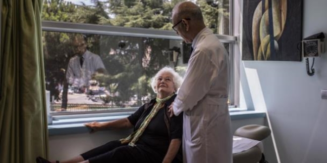 Doktorlar bile şaşkına döndü! 6 santimlik taş çıktı