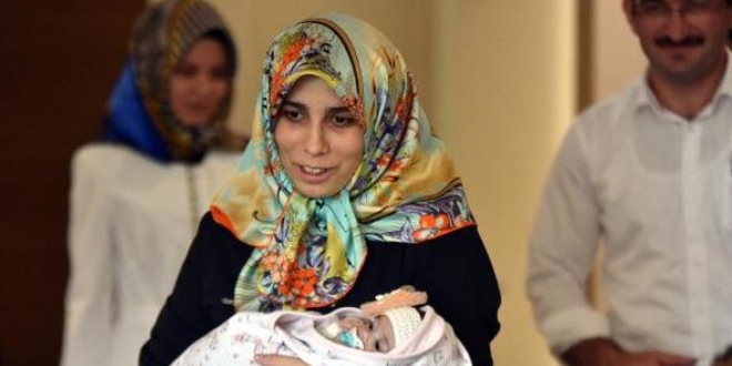 Karaciğerinin 100 gramıyla minik kızını hayata bağladı
