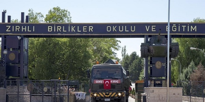 Darbeci albay tanklara ateş etme emri vermiş