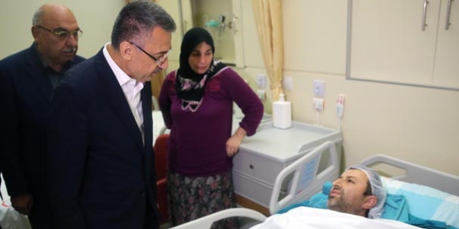 Cumhurbaşkanı Yardımcısı Oktay yaralanan vatandaşları ziyaret etti