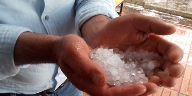 Kars'ta dolu yağışı etkili oldu