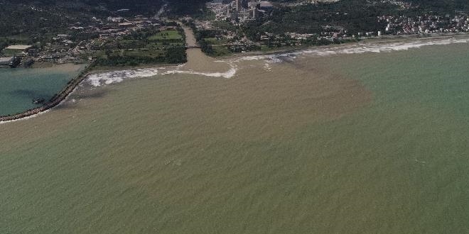 Karadeniz çamura bulandı