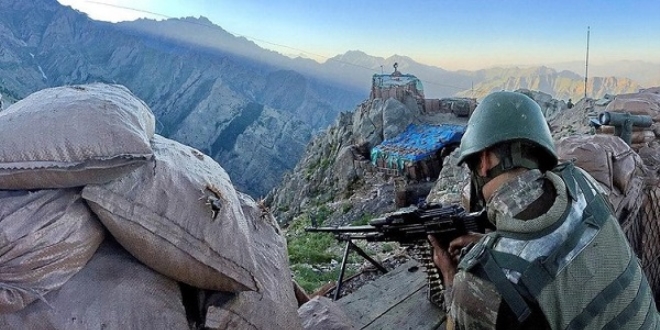 Hakkari'de 4 terörist etkisiz hale getirildi