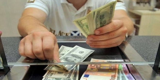 Büyükşehirler dolar sattı, güney illeri döviz doldu