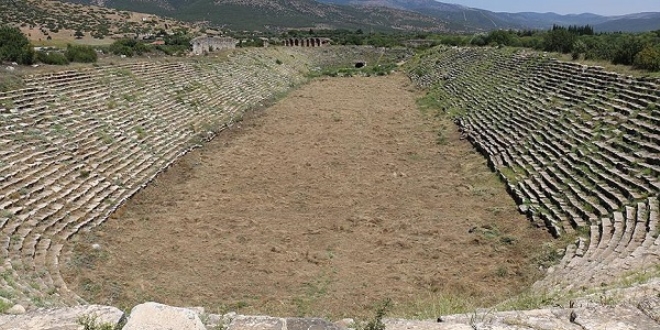 Antik stadyumda 'kombine' izleri