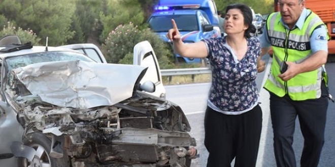 Kaza yapan otomobilden düşen davetiyeler yürekleri dağladı
