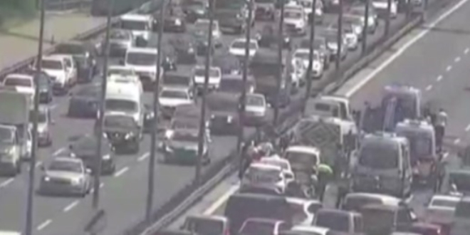 FSM girişinde kaza: 2 şerit trafiğe kapalı