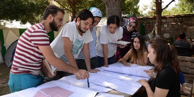 İspanyol akademisyenin Bergama aşkı 'meyvesi'ni verdi