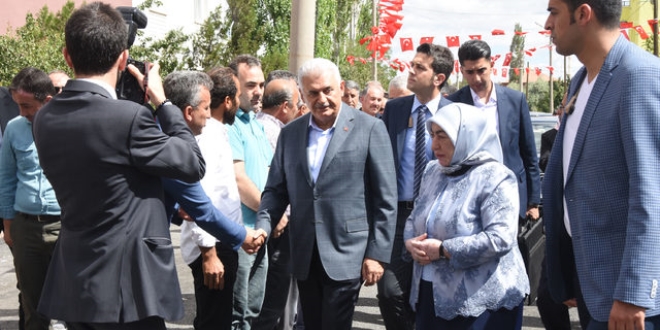 Yıldırım'dan bebeğiyle şehit olan annenin ailesine ziyaret