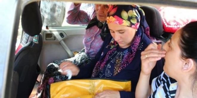 Acılı annenin bebeğine son bakışı