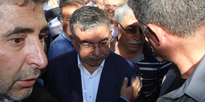 Eski Bakan İsmet Yılmaz'ın annesi toprağa verildi