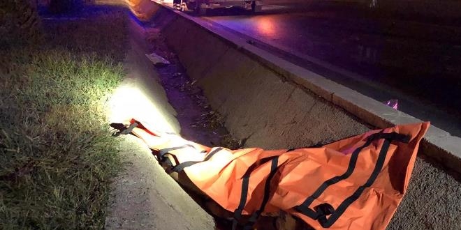 Motosiklet refüje çarptı: 1 ölü, 1 yaralı