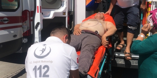 Çocukları kurtarmak için canını hiçe saydı, vatandaşlar son anda kurtardı