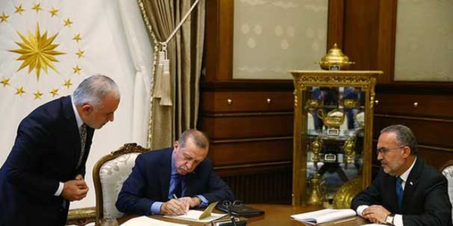 Erdoğan, kurban bağışını Türk Kızılayına yaptı